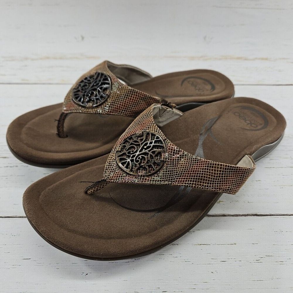 Abeo Biosystem Beauty 8 Narrow Brown Medallion Snakeskin Flip Flop Thong Sandals